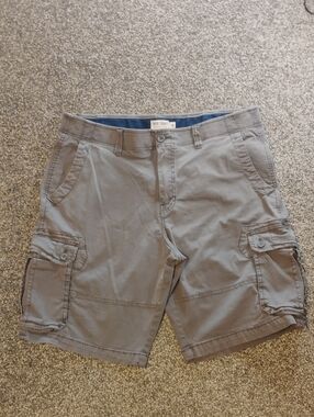 True Craft Men's Cargo Shorts in Gray with Utility Pockets